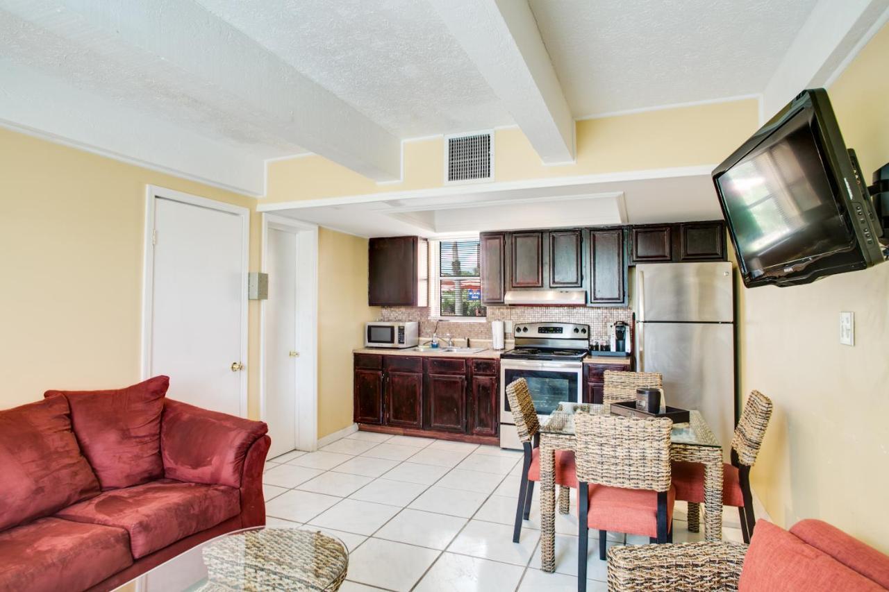 Two Bedroom Suite with Kitchen,752372024:JPEG