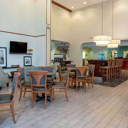 Hampton Inn & Suites - Fort Pierce-3